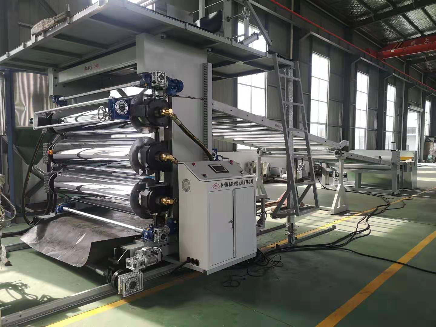 PP片材擠出機(jī)（新型）PP片材生產(chǎn)設(shè)備（新型）